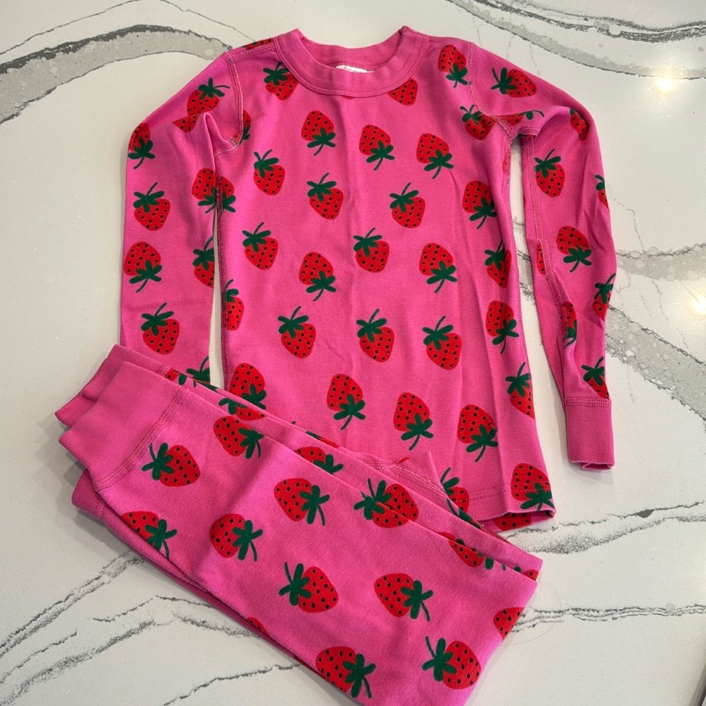 Hanna Andersson Girls Strawberry PJ Set Size 6-7